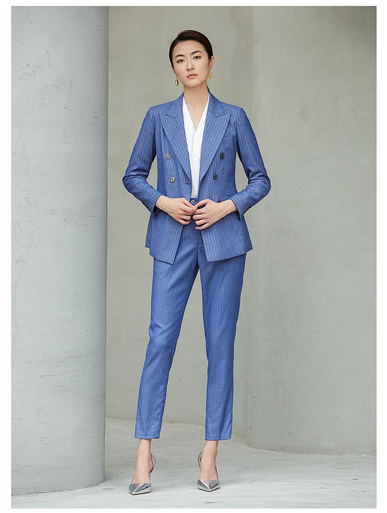 女士藍色條紋西服定制模特展示圖6