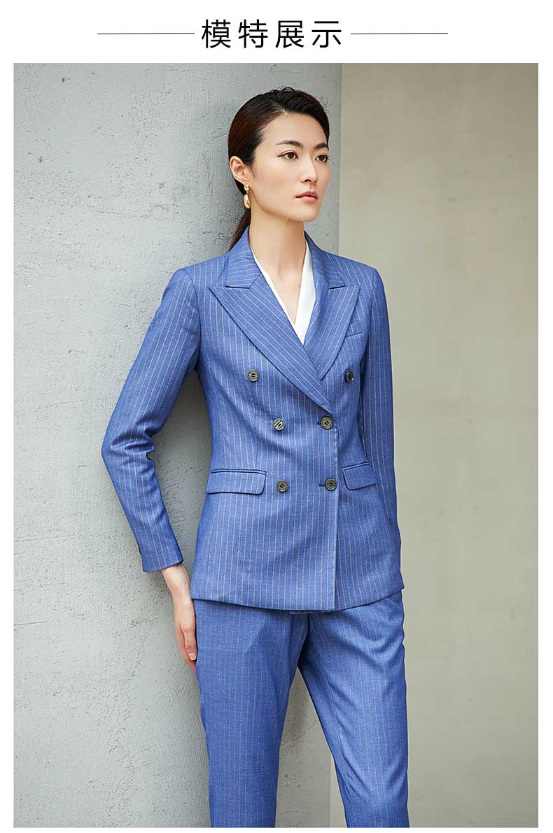 女士藍色條紋西服定制模特展示圖2